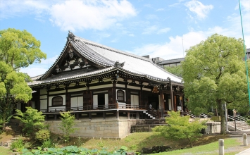 Hình ảnh ngôi già lam Trí Tích cảnh quan tuyệt đẹp ở Nhật Bản